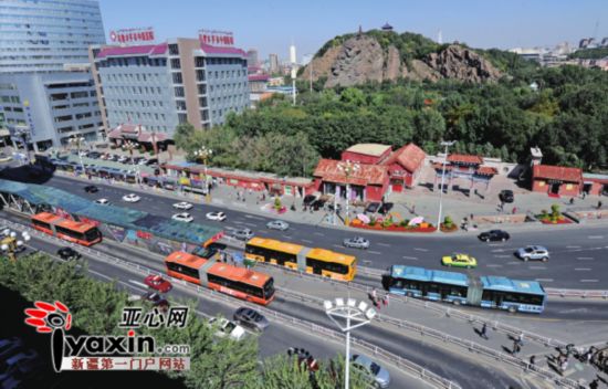 辉煌60年·图颂新疆：速度快运力足，BRT开进乌鲁木齐