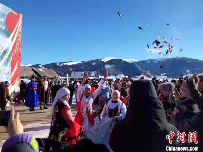 冰雪游热新疆阿勒泰春节假期旅游接待数量效益双增长